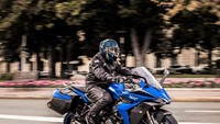 Motor ini diproyeksikan sebagai pengganti model GSX-S1000F. Suzuki GSX-S1000GT nantinya akan berkompetisi dengan Kawasaki Ninja 1000 SX. Foto: Dok. Suzuki