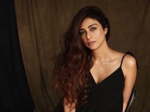 Kenalan dengan Tabu, Bintang Bollywood yang Masih Melajang di Usia 50 Tahun