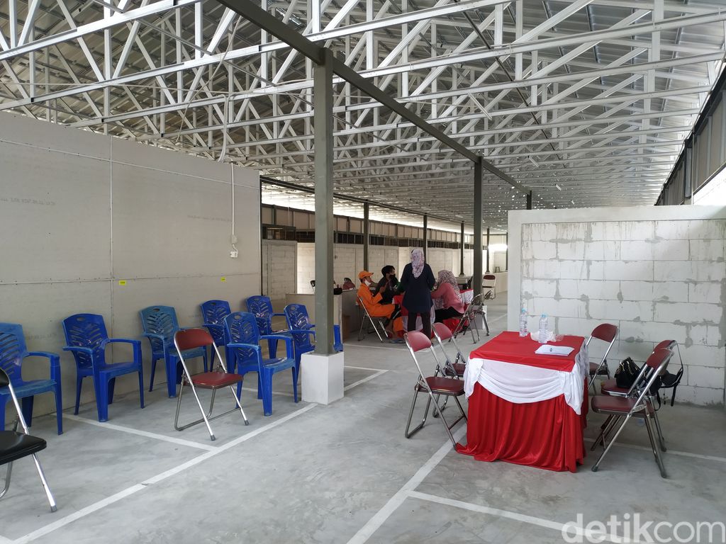 Tempat penampungan sementara pascakebakaran Pasar Kambing atau Pasar Lontar di Tanah Abang, 24 September 2021. (Athika Rahma/detikcom)