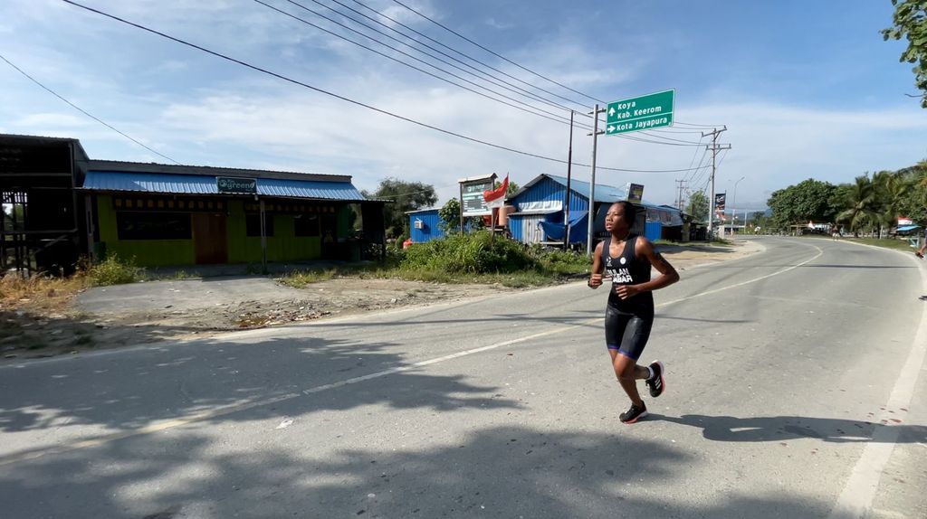 Triathlon dalam Pekan Olahraga Nasional (PON) XX di Papua.