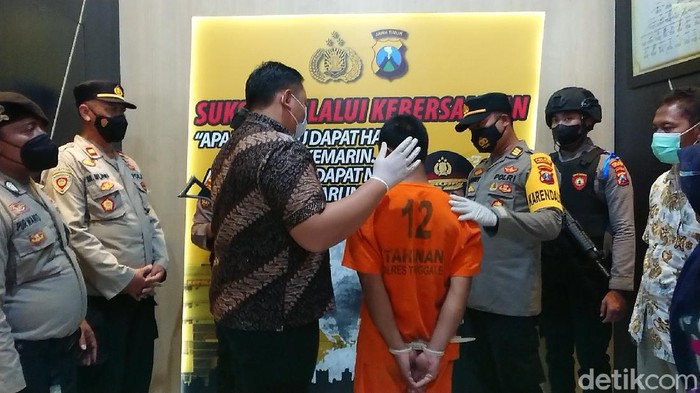 Polisi menangkap seorang ustaz di salah satu ponpes di Trenggalek. Ia mencabuli 34 santriwati.