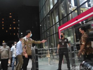 Video Azis Syamsuddin Dijemput dan Tiba di KPK