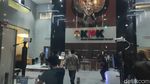 Momen Azis Syamsuddin Tiba di KPK Usai Dijemput