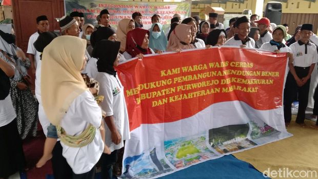 Warga Desa Wadas, Purworejo, yang tergabung dalam komunitas 'Wadas Cerdas' menggelar istigasah, Jumat (24/9/2021).