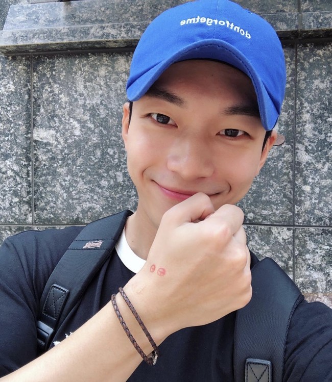 Bintang Squid Game ini lebih dulu mengawali kariernya sebagai model. Wi Ha Joon kemudian menjajal dunia akting lewat film pendek Peace in Them pada 2012. Foto: dok. Instagram wi__wi__wi