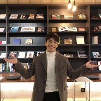 Meskipun awalnya berprofesi sebagai model, Wi Ha Joon lulus dari departemen Teater dan Film Universitas Sungkyul. Ia berada di bawah naungan agensi MS Team Entertainment seperti Son Ye Jin dan Lee Min Jung. Foto: dok. Instagram wi__wi__wi