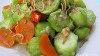 Menyebut tumisan sederhana yang sedap rasanya tak bisa meninggalkan oyong. Kamu hanya perlu menumisnya dengan bumbu gurih ini, rasanya sudah pasti sedap! Tambahkan udang dan teri tawar goreng kalau ada. Ini dia resep tumis oyong. Foto: detikfood 