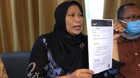 Agustin juga memperlihatkan bukti chat dirinya dengan Olivia Nathania yang menawarkan menjadi PNS lewat jalur cepat. Foto: Hanif Hawari