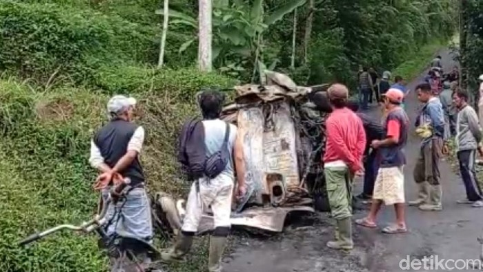 Angkot Terbakar di Tasikmalaya
