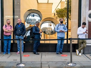 Antrean Pembeli iPhone 13 Kurang Heboh, Kenapa Nih?
