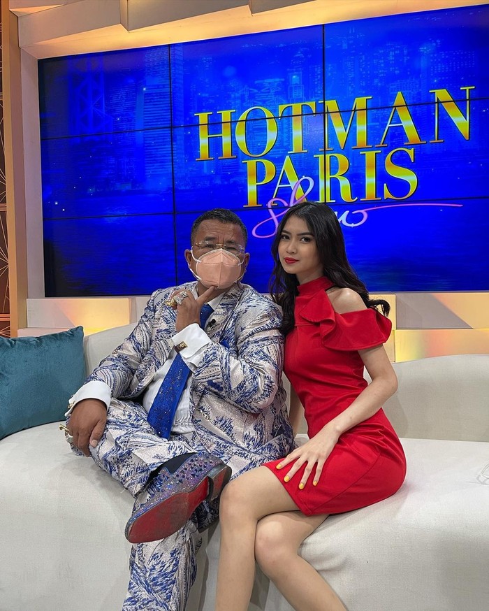 Asyiknya Gaya Safira Kaunang, Aspri Hotman Paris Saat Makan Kentang Goreng Asyiknya Gaya Safira Kaunang, Aspri Hotman Paris Saat Makan Kentang Goreng