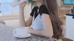 Asyiknya Gaya Safira Kaunang, Aspri Hotman Paris Saat Makan Kentang Goreng