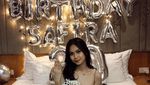 Asyiknya Gaya Safira Kaunang, Aspri Hotman Paris Saat Makan Kentang Goreng