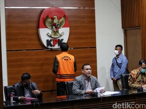 Azis Syamsuddin Pakai Rekening Pribadi Transfer DP Suap ke AKP Robin