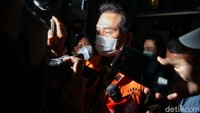 Golkar akan memberikan bantuan hukum jika Azis Syamsuddin meminta. Hingga saat ini, Supriansa mengatakan Azis belum meminta bantuan.