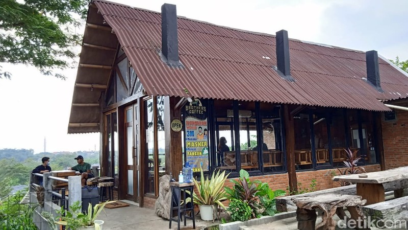 Brothers Coffee : Serasa di Dago! Ngopi di Brothers Coffee Serpong Bisa Lihat Pemandangan dari Ketinggian