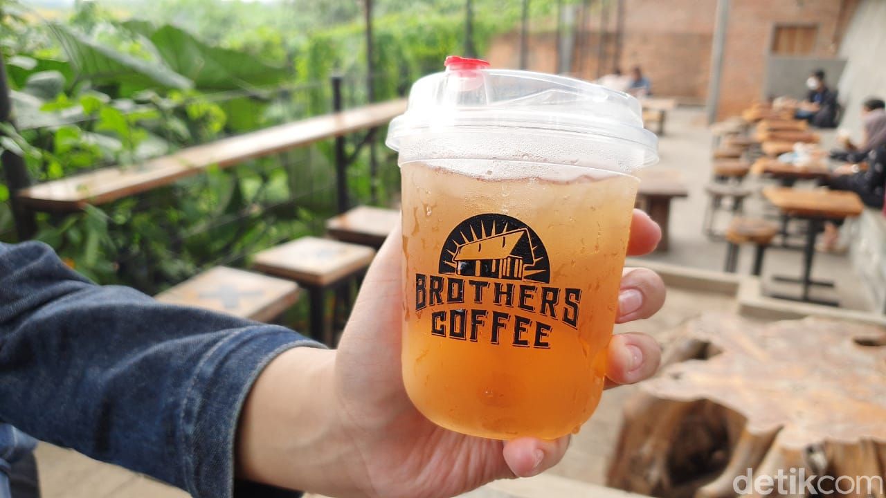 Brothers Coffee : Serasa di Dago! Ngopi di Brothers Coffee Serpong Bisa Lihat Pemandangan dari Ketinggian