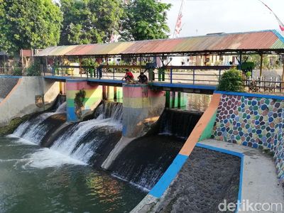 Senja Merona dari Bendungan Peninggalan Belanda