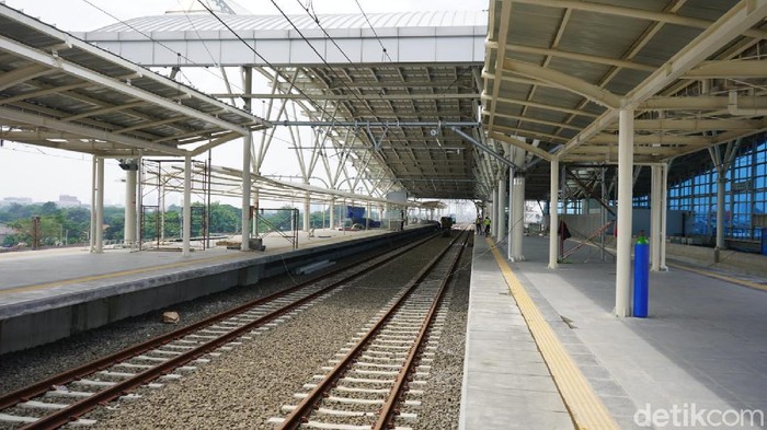 Dear Penumpang KRL! Ini Tempat Naik-Turun Baru di Stasiun Manggarai KAI Commuter akan melakukan penyesuaian layanan naik turun pengguna KRL di Stasiun Manggarai mulai hari ini, Sabtu (25/9).