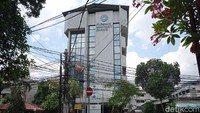 Terakhir, detikcom mendatangi kantor PT PANN di Jalan Cikini IV Nomor 11, Menteng. Di depan gedung ada papan nama yang tertulis PT PANN Pembiayaan Maritim, PT PANN Multifinance, dan Lembaga Manajemen Aset Negara (LMAN).