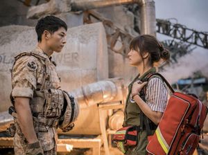 Viral Momen Ekspresi Song Joong Ki Berubah saat Nama Song Hye Kyo Disebut