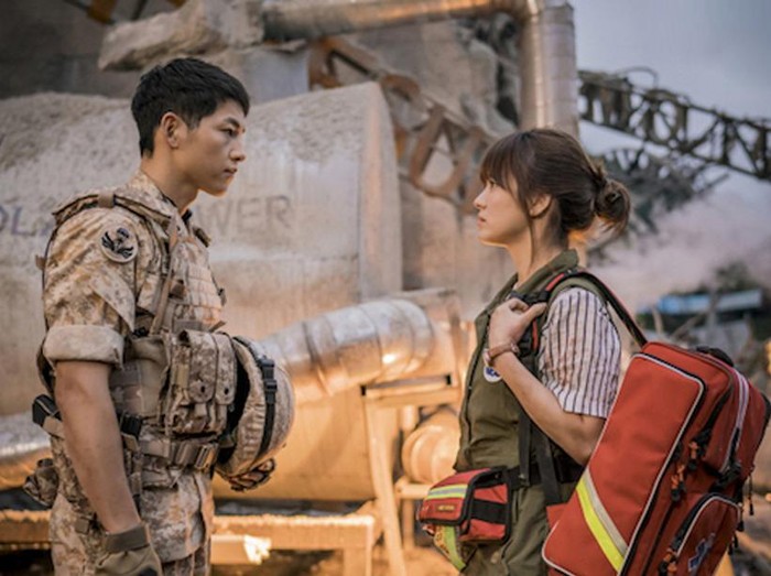Adegan Song Joong Ki dan Song Hye Kyo di Descendants of the Sun. Foto: Dok. KBS Adegan Song Joong Ki dan Song Hye Kyo di Descendants of the Sun. Foto: Dok. KBS