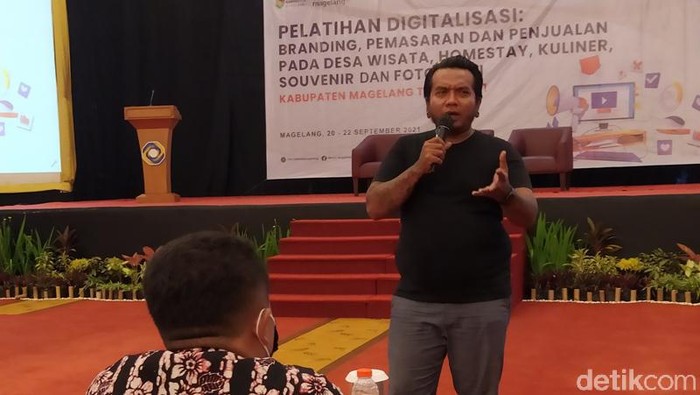 Erix Soekamti dan Tumpeng Menoreh