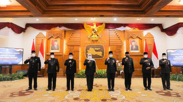 Gubernur Khofifah melantik pejabat eselon II
