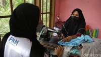 Nurjanah merupakan Nasabah Mekar yang naik kelas karena selama ini dia menabung dengan menggunakan celengan dan kini dia bisa menabung di Bank BRI. Nurjahah sehari-hari berprofesi sebagai penjahit rumahan yang bekerja berdasarkan pesanan. Mantri BRI, Account Officer PNM dan Pegawai Penggadaian akan menggunakan Aplikasi UMi dalam mereferalkan produk holding ultra mikro.