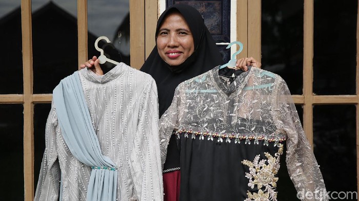 Holding UMi Bikin Emak-emak Pelosok Bisa Nabung Tanpa ke Bank Holding Ultra Mikro (UMi) memberikan kemudahan bagi ibu-ibu di desa untuk menabung tanpa harus datang ke kantor bank.
