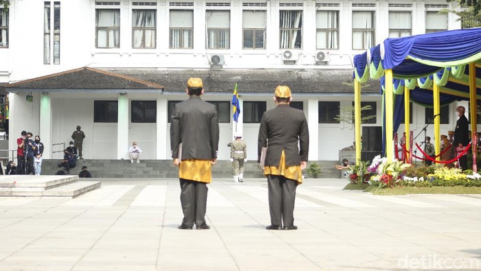 HUT Bandung, Pemkot Tancap Gas Pulihkan Ekonomi Pascapandemi Pemkot Bandung akan tancap gas memulihkan ekonomi pascapandemi COVID-19 di hari jadinya yang ke-211.