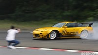 Buat Otolovers yang ingin lihai ngdrift alias ngesot pakai mobil, kini bisa berguru pada ahli-ahlinya. Sekolah drifting pertama di Indonesia Juragan99XAR.