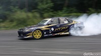 Drifter menjajal ngedirf di lintasan J99 Maxx Drift Circuit Karawaci, Tangerang, Banten, Sabtu (25/9/2021).
