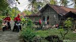 Kerja Keras Vaksinasi Door to Door Susur Sawah-Hutan di Kulon Progo