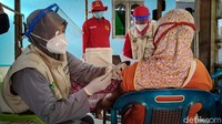 Dalam kegiatan vaksinasi door to door ini, BIN menargetkan bisa menyasar ratusan warga di kawasan pelosok atau jauh dari sentra vaksinasi. Selain itu juga digelar vaksinasi yang dipusatkan di kantor balai kalurahan setempat dengan target sasaran sekitar 2.500 orang. 