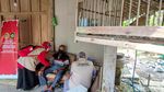 Kerja Keras Vaksinasi Door to Door Susur Sawah-Hutan di Kulon Progo