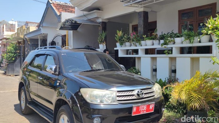 kpk datangi rumah kepala dinas mal pelayanan publik probolinggo