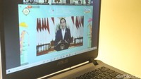 Dalam acara wisuda online tersebut Presiden Joko Widodo memberikan sambutan dengan berpesan agar para wisudawan update dengan perkembangan terkini, menyiapkan diri bersaing di pasar kerja yang semakin terbuka dan terglobalisasi, bukan hanya menjadi pencari kerja yang bertalenta tapi harus mampu menciptakan lapangan kerja dan menjadi motor penggerak pertumbuhan ekonomi yang berkualitas.