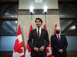 Bos Huawei Dibebaskan, Warga China Tumpah Ruah Menyambut di Bandara