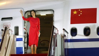 Meng yang adalah putri pendiri Huawei Ren Zhengfei pun mengucap rasa syukurnya. Akhinya, saya berada di rumah, katanya di depan banyak orang yang menyambutnya di bandara. Foto: Associated Press