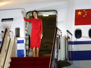 Bos Huawei Dibebaskan, Warga China Tumpah Ruah Menyambut di Bandara