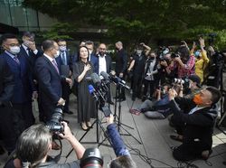 Bos Huawei Dibebaskan, Warga China Tumpah Ruah Menyambut di Bandara