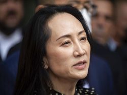 Bos Huawei Dibebaskan, Warga China Tumpah Ruah Menyambut di Bandara