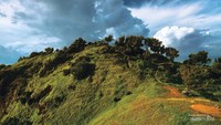 Bukit pengilon yang masih terlihat asri.