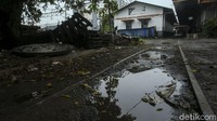 Pada tahun 1909, SS membangun sebuah stasiun baru yang letaknya sekitar 600 meter arah ke timur Stasiun Meester Cornelis eks BOSM. Pembangunan stasiun baru tersebut diberitakan surat kabar Het Nieuws van den Dag voor Nederlandsch Indie edisi 11 Oktober 1909.