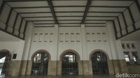 Stasiun Jatinegara telah ditetapkan sebagai bangunan cagar budaya yang terdaftar di Kementerian Kebudayaan dan Pariwisata dengan nomor registrasi RNCB.19990112.02.000503 berdasarkan Peraturan Menteri Kebudayaan dan Pariwisata Nomor: PM.13/PW.007/MKP/05 dan Keputusan Menteri Pendidikan dan Kebudayaan No. 011/M/1999.