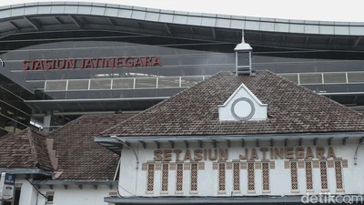 Menyusuri Wajah Lama Stasiun Jatinegara