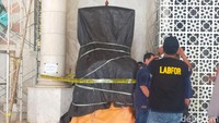 Dari hasil olah TKP awal tidak ditemukan kandungan-kandungan yang digunakan untuk membakar.