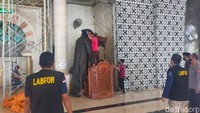 Belum diketahui pelaku menggunakan bahan bakar apa saat membakar mimbar.