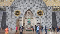 Pelaku beraksi pada sekitar pukul 01.30 Wita, dan langsung melarikan diri.